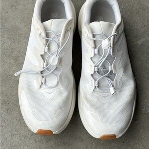 Women’s Hokas Size 9